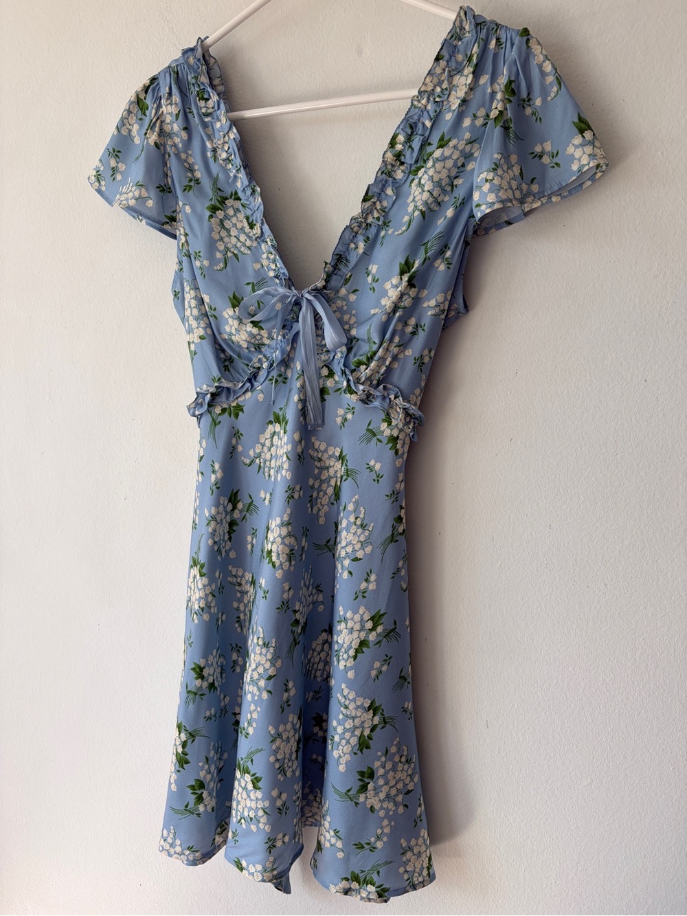 Doen Tayla Silk Ruffle V Neck Short Sleeve Mini Dress Sky May Bell Floral Blue - Picture 7 of 13